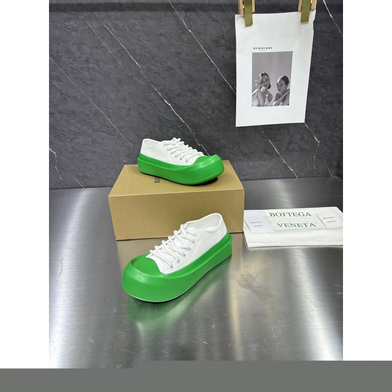 G*u*i sneakers